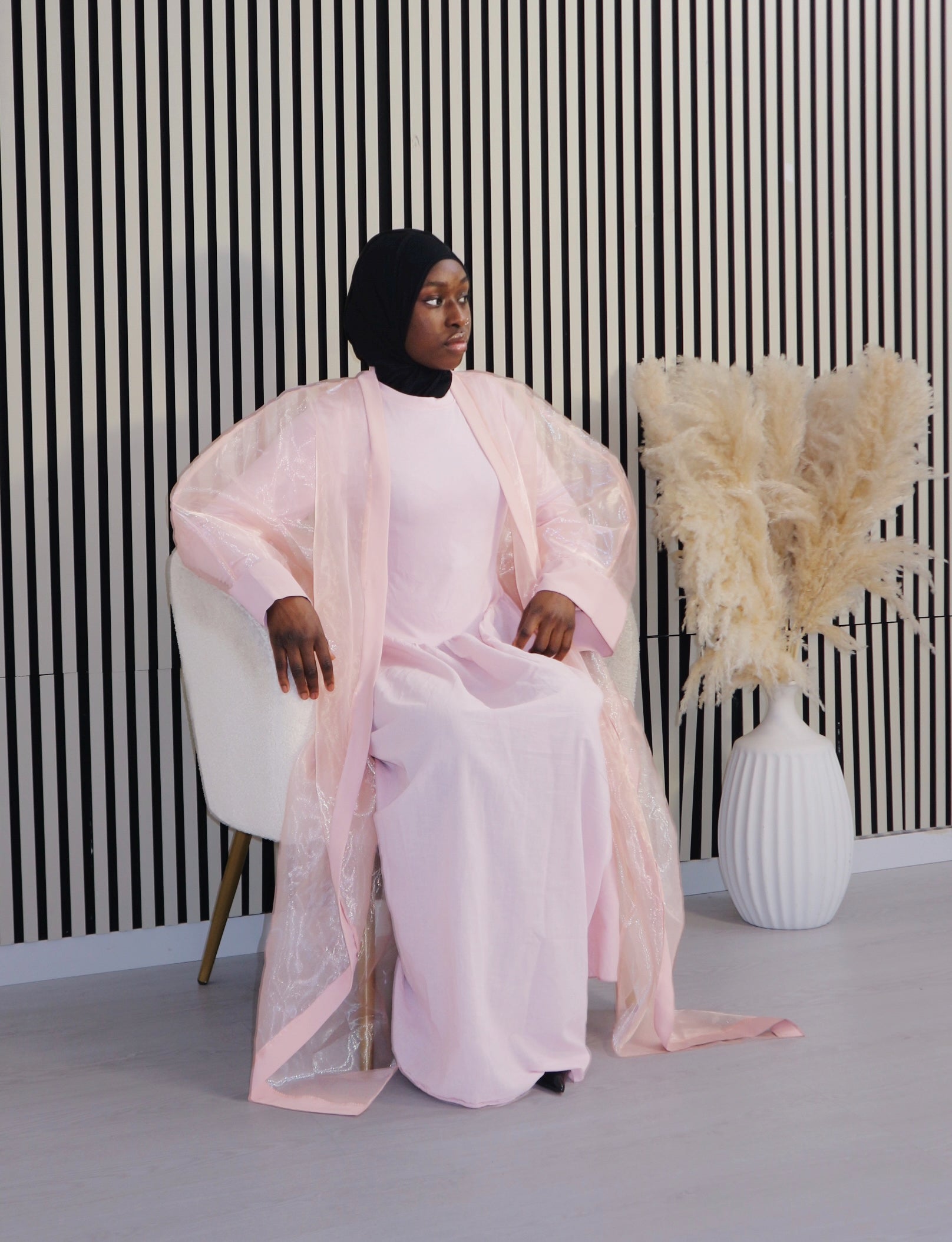 Abaya Noir Rosa